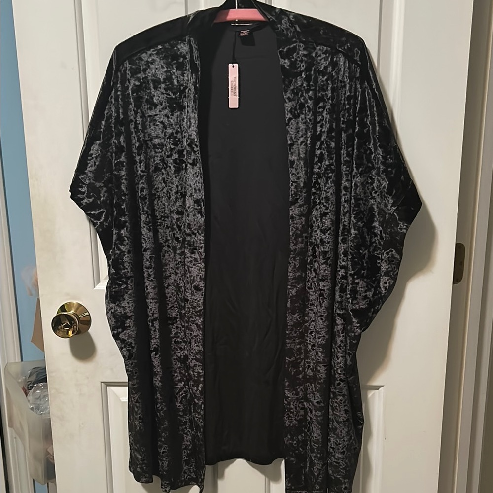 Black Velvet Kimono Victoria’s Secret size XS/s. New